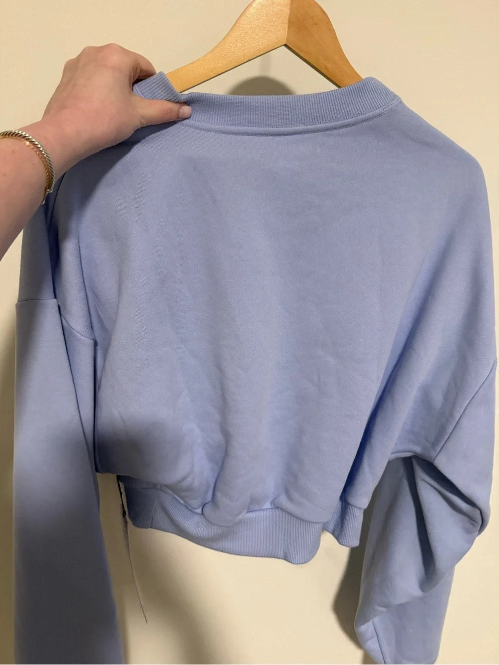 NWT Alo Cropped Accolade Crewneck - Picture 5 of 6